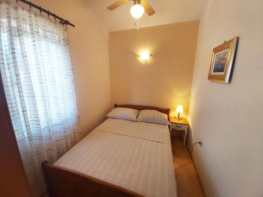 Apartments Carmen Vinišće Eksteriør bilde