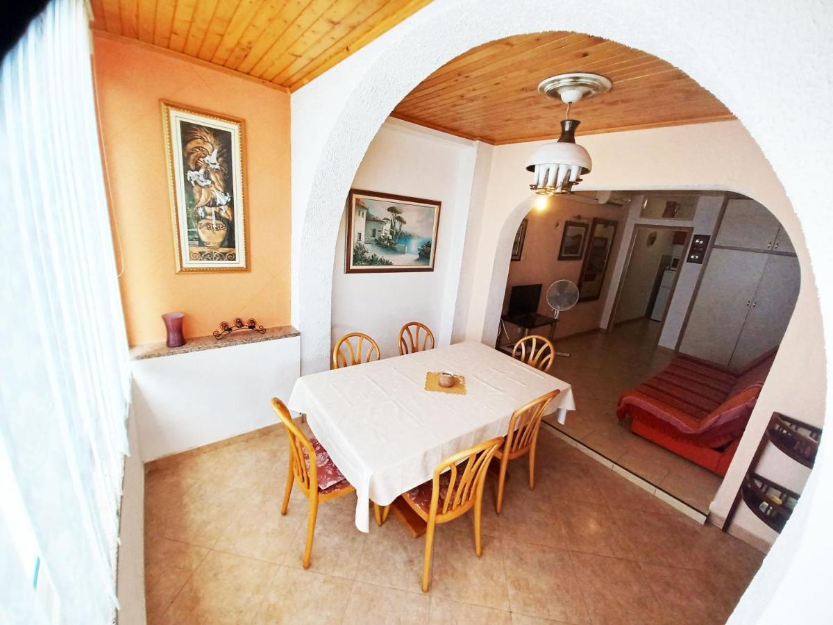 Apartments Carmen Vinišće Eksteriør bilde