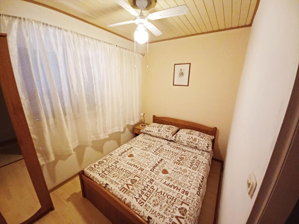 Apartments Carmen Vinišće Eksteriør bilde