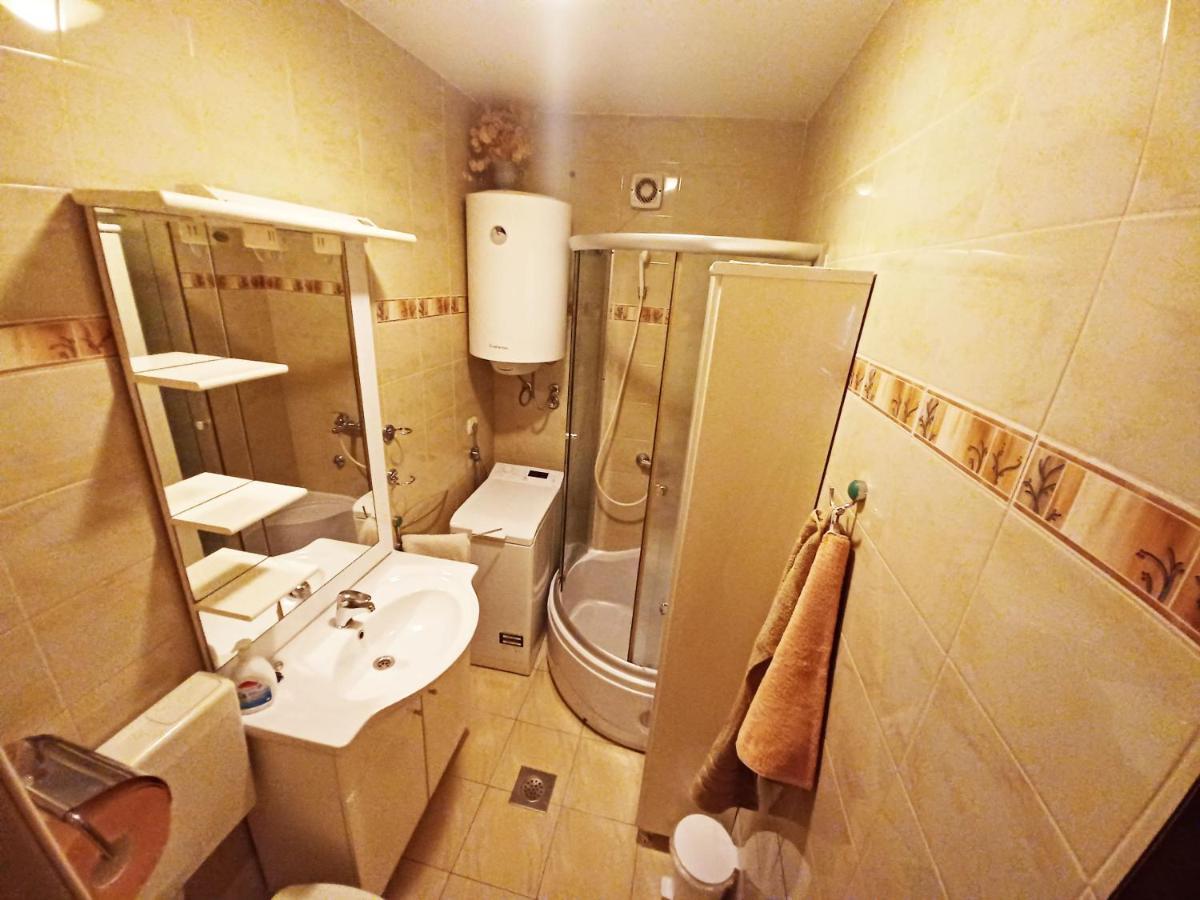 Apartments Carmen Vinišće Eksteriør bilde