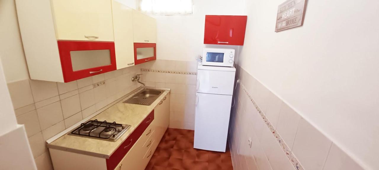 Apartments Carmen Vinišće Eksteriør bilde