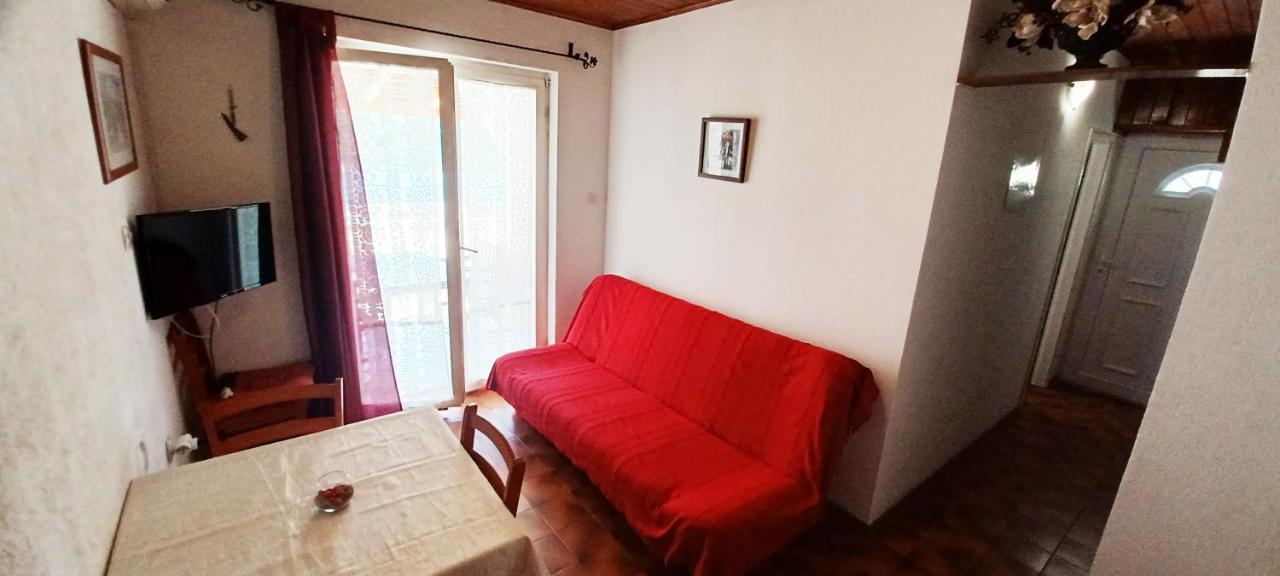 Apartments Carmen Vinišće Eksteriør bilde