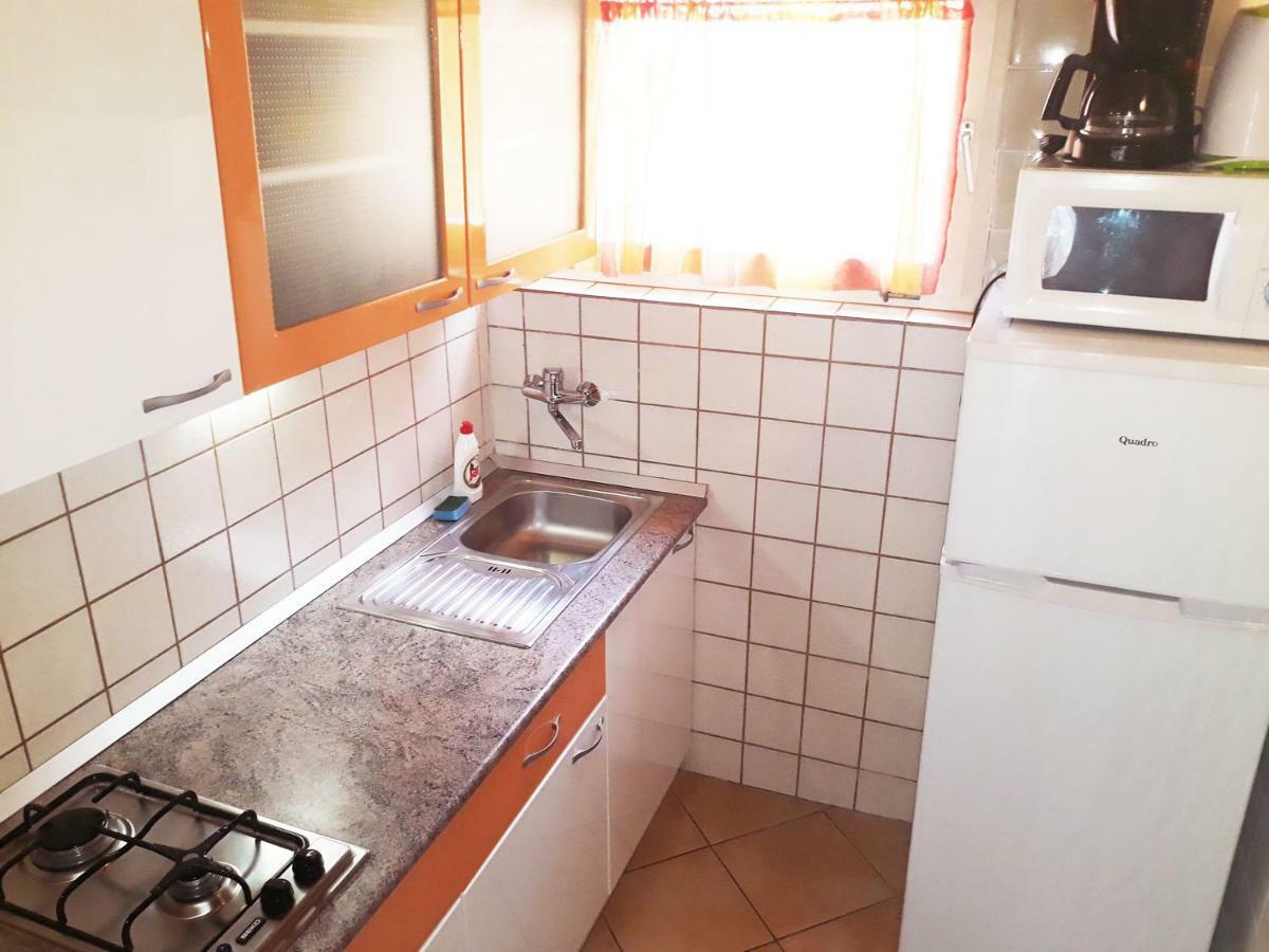 Apartments Carmen Vinišće Eksteriør bilde