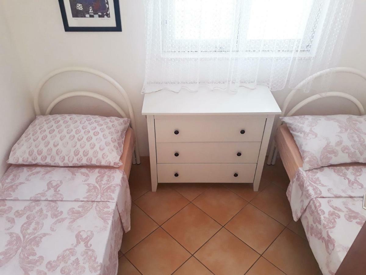 Apartments Carmen Vinišće Eksteriør bilde